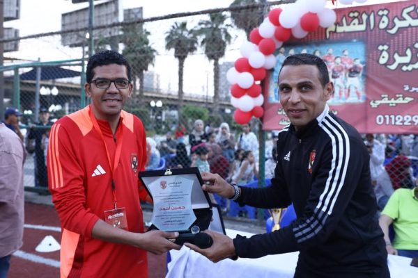 تكريم الكابتن حسين احمد مدير أكاديمية الحلم من النادي الأهلي